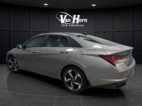 Used 2023 Hyundai Elantra Limited FWD image 5
