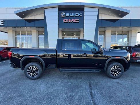 Used 2022 GMC Sierra 2500 AT4 image 2