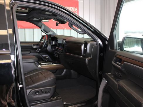 Used 2025 Chevrolet Silverado 1500 High Country w/ Midnight Edition AWD/4WD image 42