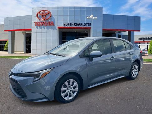 Used 2025 Toyota Corolla LE FWD image 4