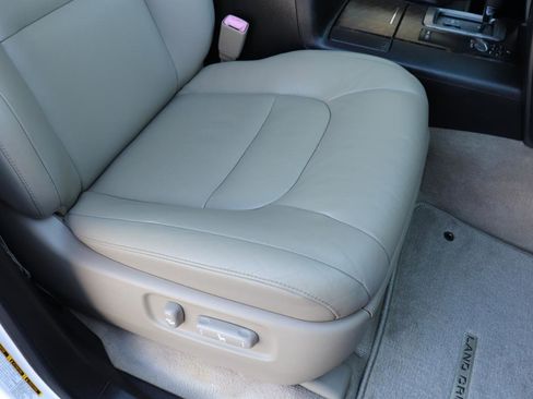 Used 2008 Toyota Land Cruiser image 25