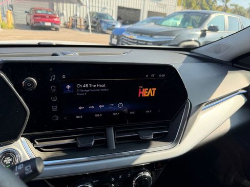 Used 2025 Chevrolet Trax LT image 21