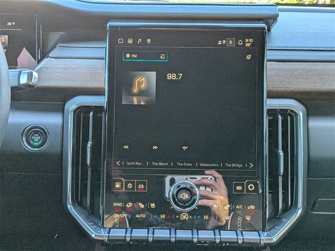 Used 2026 GMC Acadia Denali Ultimate image 19