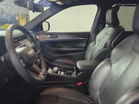 Used 2024 Jeep Grand Cherokee Overland w/ Adv Protech Group III image 17