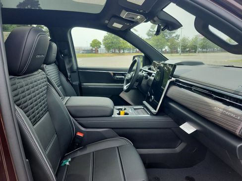 New 2025 GMC Sierra EV Denali image 7