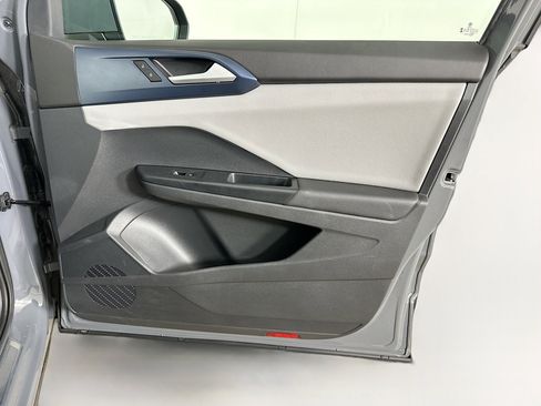 Used 2023 Volkswagen Taos SE w/ Panoramic Sunroof Package image 31