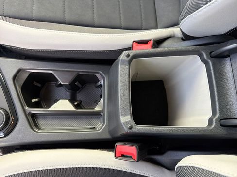 Certified 2025 Volkswagen Taos SE image 25