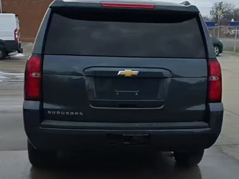 Used 2019 Chevrolet Suburban LT image 6