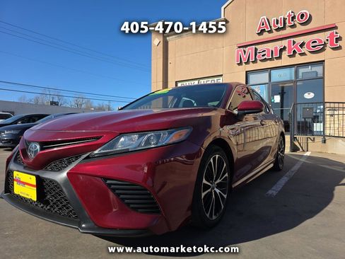 Used 2018 Toyota Camry SE w/ Moonroof Package image 1