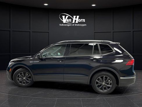 Used 2024 Volkswagen Tiguan SE w/ Panoramic Sunroof Package image 6