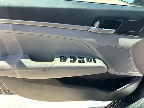 Used 2017 Hyundai Elantra SE FWD image 18