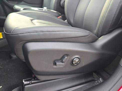 New 2026 Chrysler Pacifica Select AWD/4WD image 25