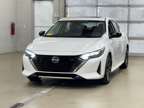 Used 2024 Nissan Sentra SR w/ SR Premium Package image 3