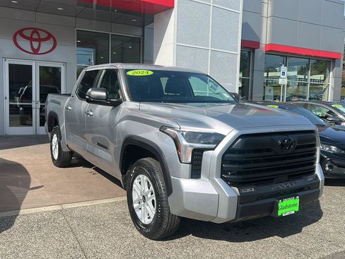 Used 2024 Toyota Tundra SR5 w/ SR5 Premium Package AWD/4WD image 6