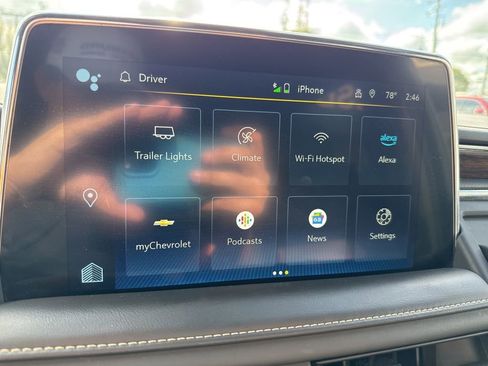 Used 2023 Chevrolet Suburban Premier image 25