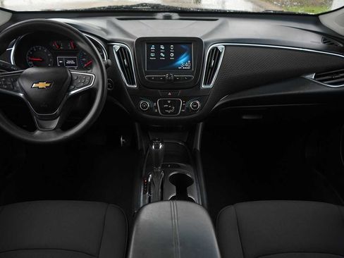 Used 2018 Chevrolet Malibu LT w/ LPO, Convenience Package 2 FWD image 10