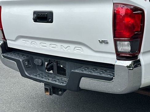 Used 2019 Toyota Tacoma TRD Off-Road AWD/4WD image 6