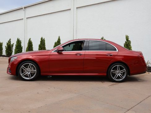 Used 2019 Mercedes-Benz E 300 image 4