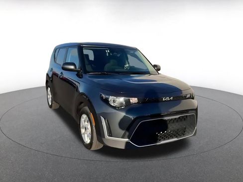 Used 2025 Kia Soul LX w/ LX Technology Package image 3