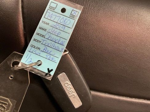 Used 2019 Jeep Cherokee Trailhawk w/ Cold Weather Group image 29