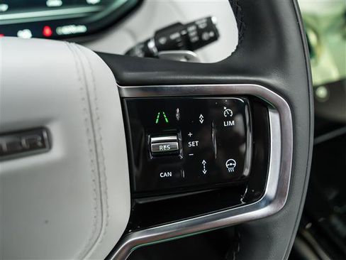 New 2025 Land Rover Range Rover Sport SE image 17