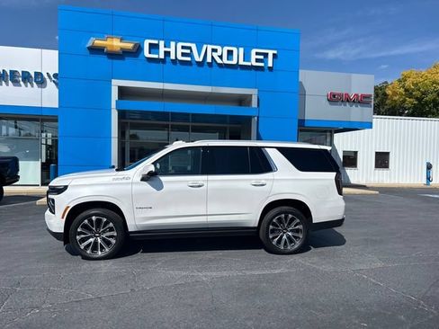 Used 2025 Chevrolet Tahoe High Country AWD/4WD image 3