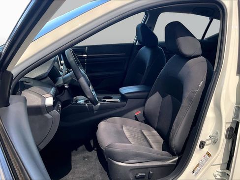 Used 2025 Nissan Altima 2.5 SV FWD image 8