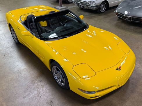 Used 2002 Chevrolet Corvette w/ Preferred Equipment Group2 image 3