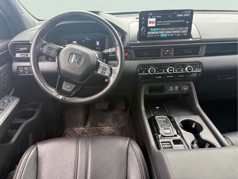 Used 2025 Honda Pilot Black Edition image 10