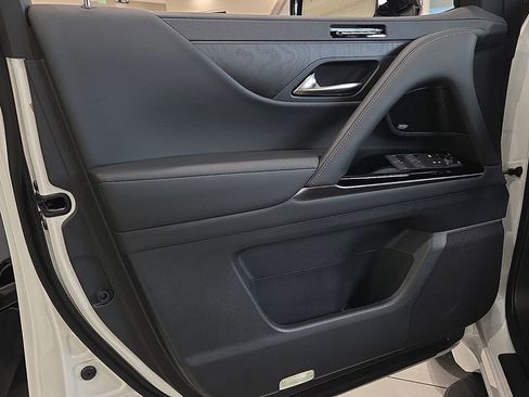 New 2026 Lexus LX 600 4WD w/ Luxury Package image 17
