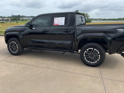 Used 2025 Toyota Tacoma TRD Sport w/ TRD Sport Upgrade Package RWD image 5