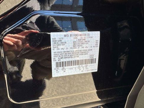 Used 2023 Lincoln Nautilus Reserve image 13