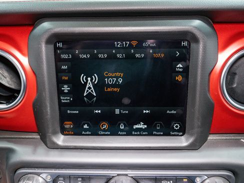 Used 2023 Jeep Gladiator Rubicon w/ Cold Weather Group image 18