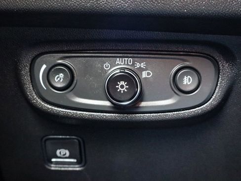 Used 2023 GMC Terrain SLT image 21