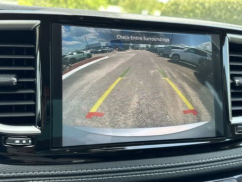 Used 2023 Chrysler Pacifica Touring-L image 47