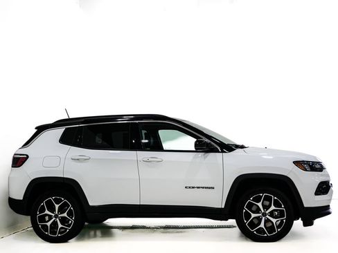 Used 2025 Jeep Compass Limited AWD/4WD image 4