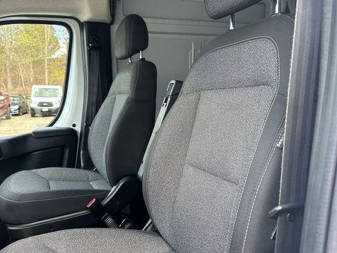 Used 2025 RAM ProMaster 2500 w/ Convenience Group FWD image 11