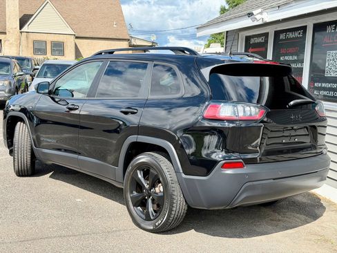 Used 2019 Jeep Cherokee Latitude Plus AWD/4WD image 4