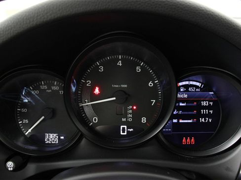 Used 2025 Porsche Macan image 16