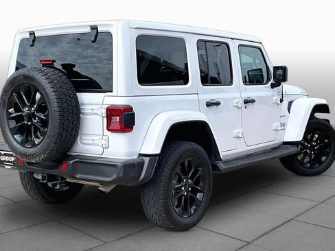 Used 2022 Jeep Wrangler Unlimited Sahara w/ Cold Weather Group AWD/4WD image 13