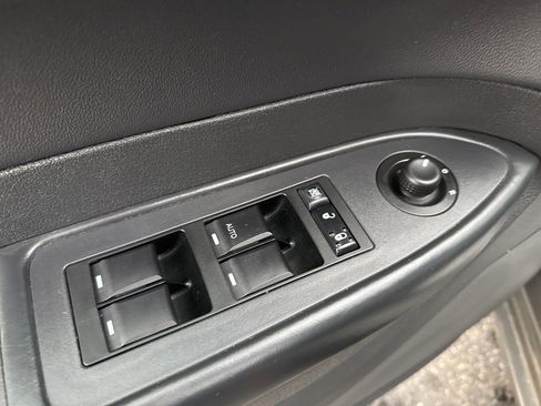 Used 2010 Chrysler 300 Touring image 13