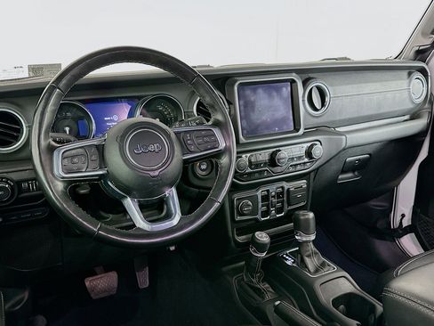 Used 2022 Jeep Wrangler Sahara w/ Cold Weather Group image 18