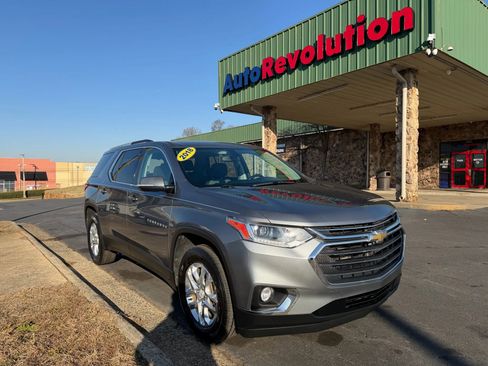 Used 2018 Chevrolet Traverse LT image 1