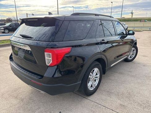 Certified 2022 Ford Explorer XLT w/ Equipment Group 202A image 11