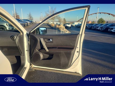 Used 2013 Nissan Rogue SV image 16