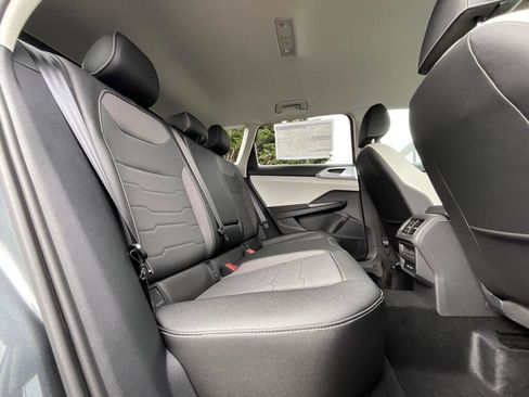 New 2026 Volkswagen Taos SE image 14