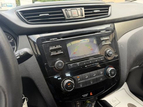 Used 2018 Nissan Rogue Sport S AWD/4WD image 37