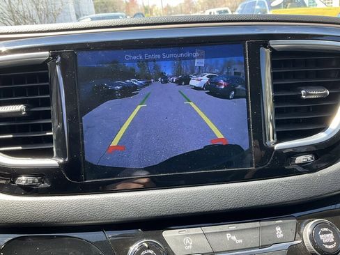 Used 2017 Chrysler Pacifica Touring-L Plus FWD image 27