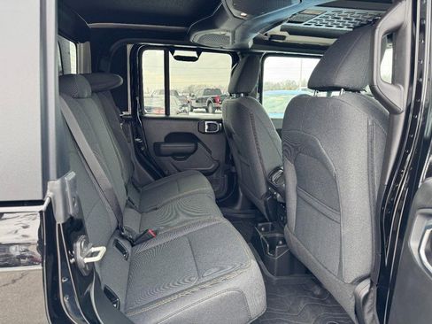 Used 2024 Jeep Gladiator Sport image 9