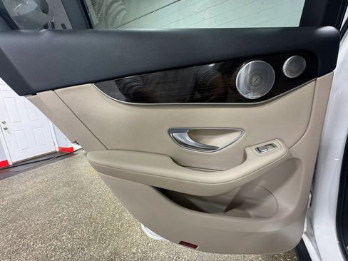 Used 2018 Mercedes-Benz GLC 300 4MATIC image 27